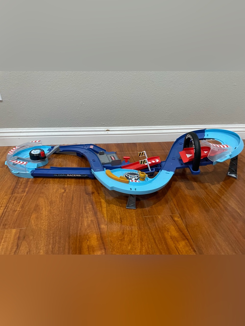 Lightening McQueen Cars racetrack